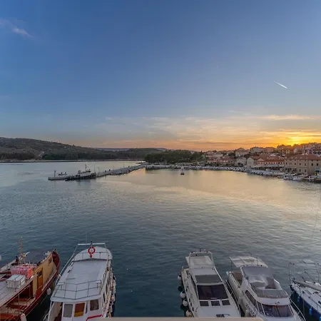 Bella Vista Apartment Cres